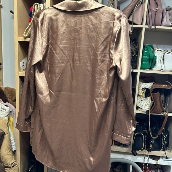 Great condition sleep shirt - Picture 3 of 4